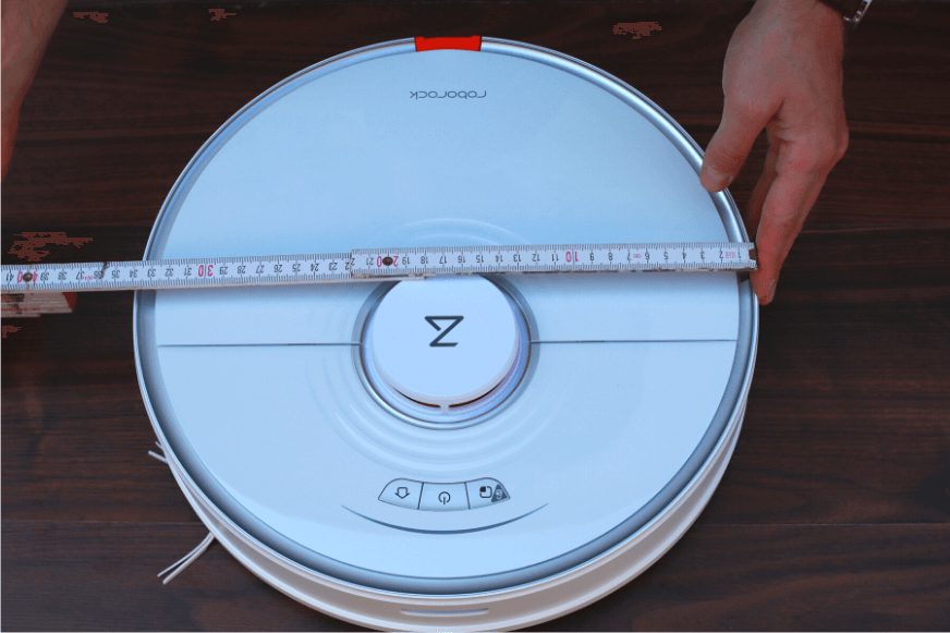 Measuring the Roborock S7 with a ruler